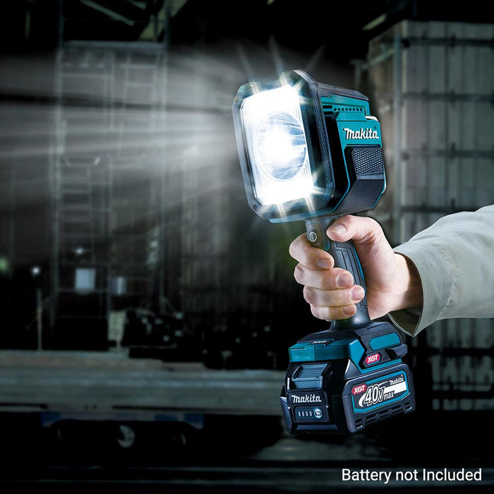 Makita ML007G 40V Max LED Long Distance Flashlight - Tool Only demo